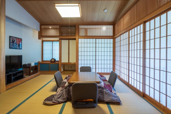 客室「雪」の机